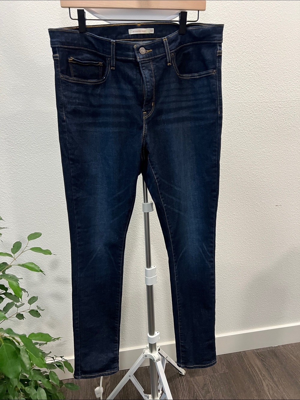 Levi's Dark Indigo 311 Stretch shaping Skinny Jeans Women's size 32
